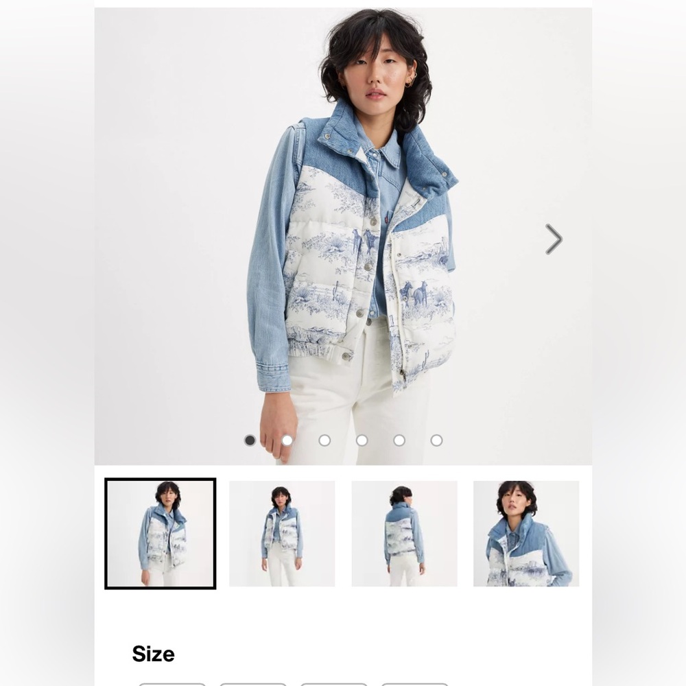 Levi’s toile puffer jacket. Like new. Size medium.